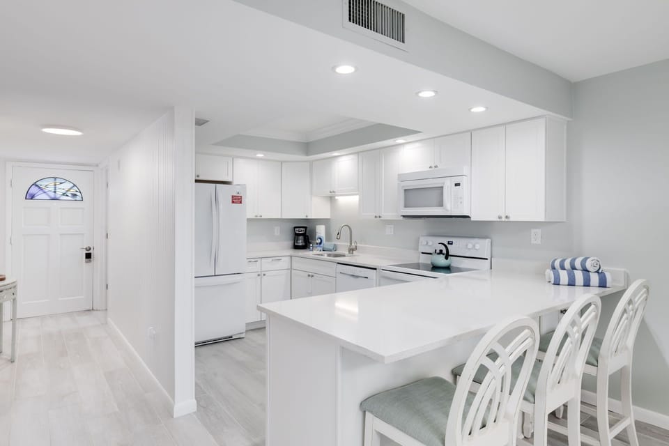 Fully equipped renovated kitchen