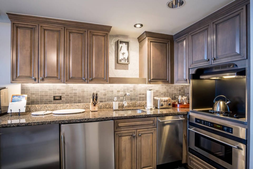 Full Kitchen with upgraded appliances, including a wine cooler.