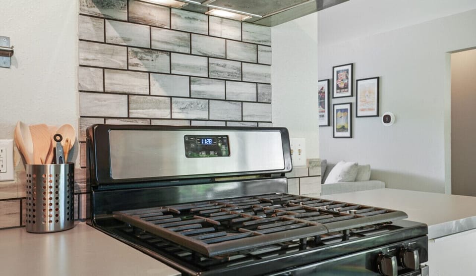 Full kitchen with all the essentials plus dishwasher