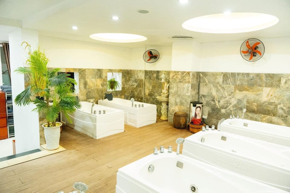 Indoor spa tub