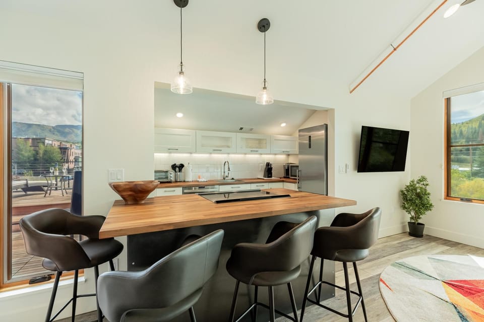Kitchen and Dining Bar