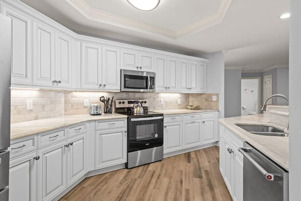 Condo, 3 Bedrooms | Private kitchen | Coffee/tea maker, fridge, oven, toaster