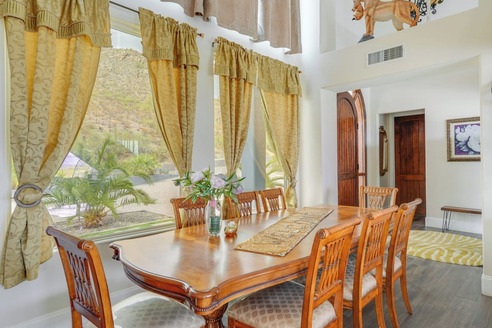 House (5 Bedrooms) | Interior