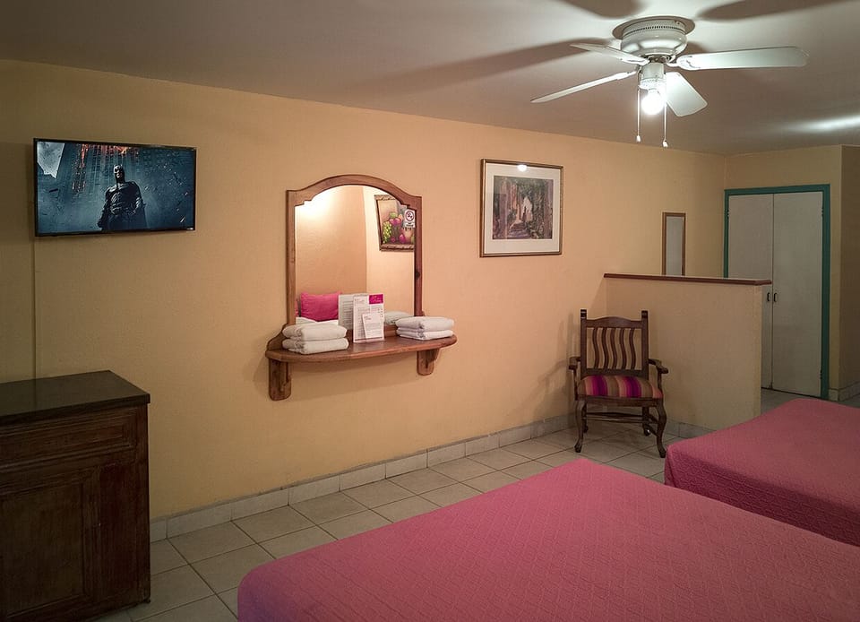 Comfort Double Room | Desk, iron/ironing board (on request), WiFi (free), bed sheets