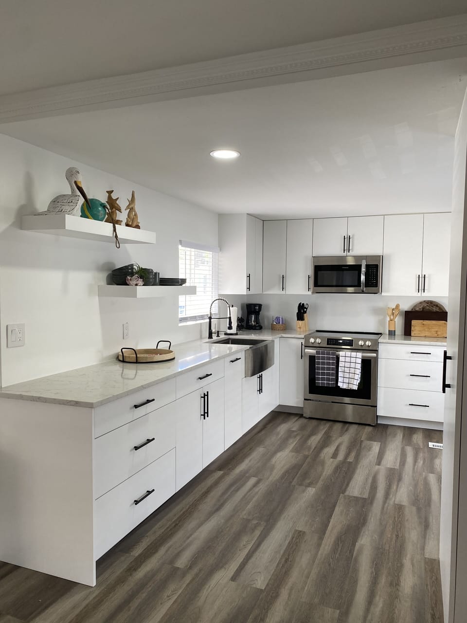 beautiful white kitchen