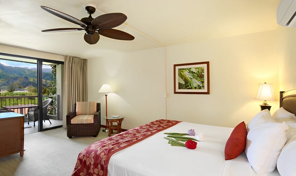 Master Suite with King bed, bathroom and private lanai with breathtaking views