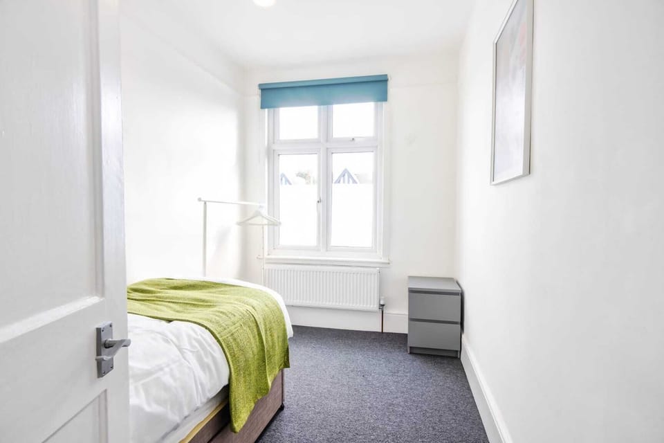 2nd bedroom has one single bed