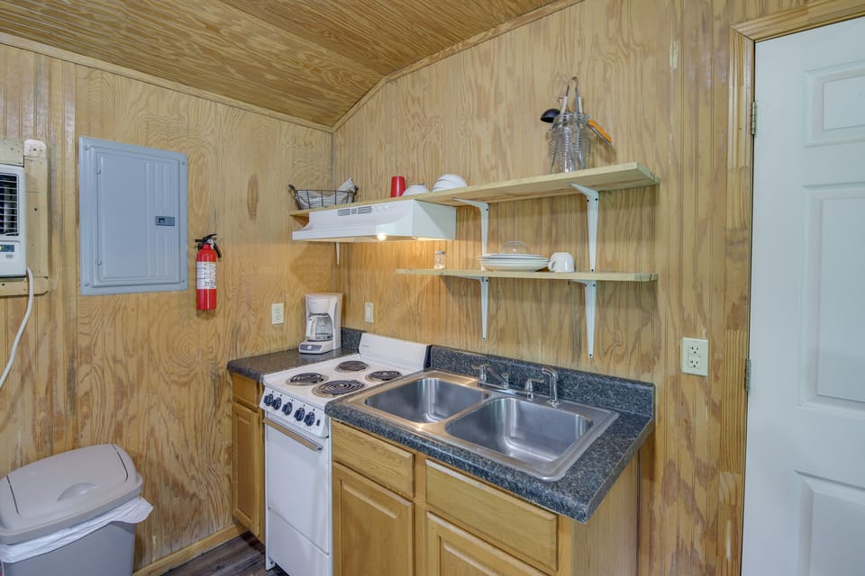 Kitchen | Coffee Maker | Dishware & Flatware