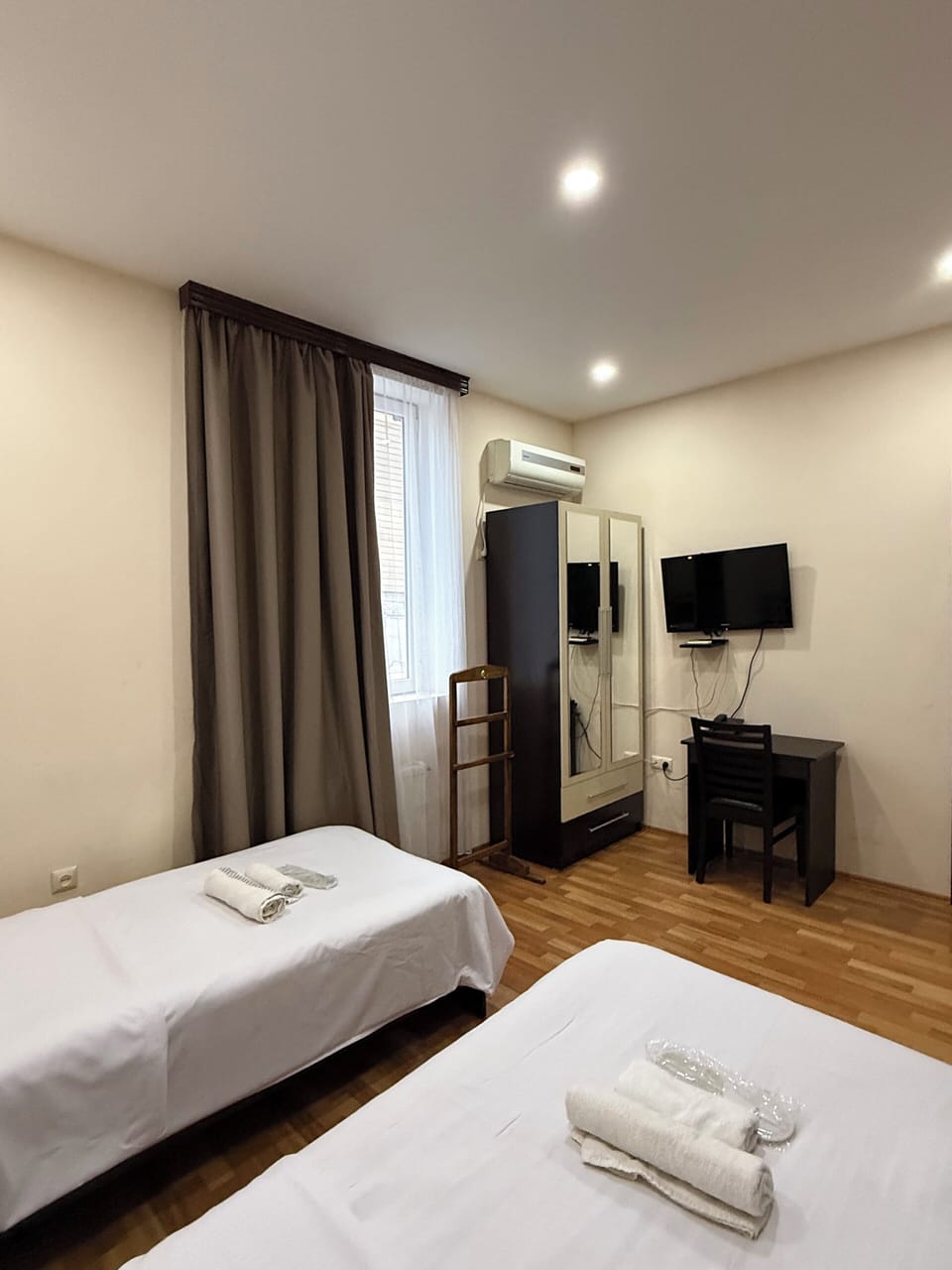 Basic Triple Room | Premium bedding, minibar, desk, laptop workspace