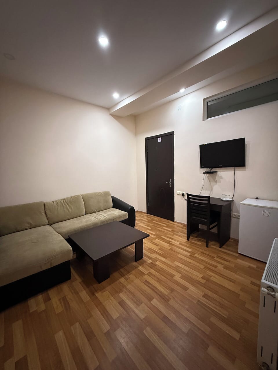 Deluxe Twin Room | Living area | 81-cm flat-screen TV with cable channels
