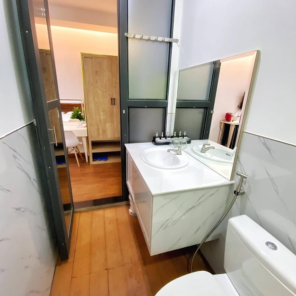 Deluxe Double Room | Desk, blackout drapes, iron/ironing board, free WiFi