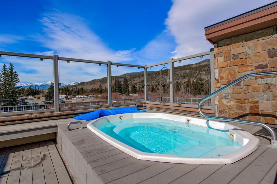 Hot tub is open from 9am to 10pm