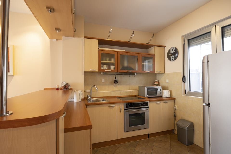 Comfort Apartment | Private kitchen | Full-size fridge, microwave, oven, dishwasher