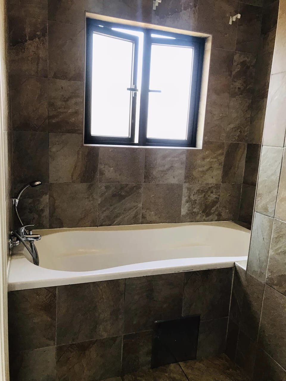 Executive Room | Bathroom | Towels, soap, toilet paper