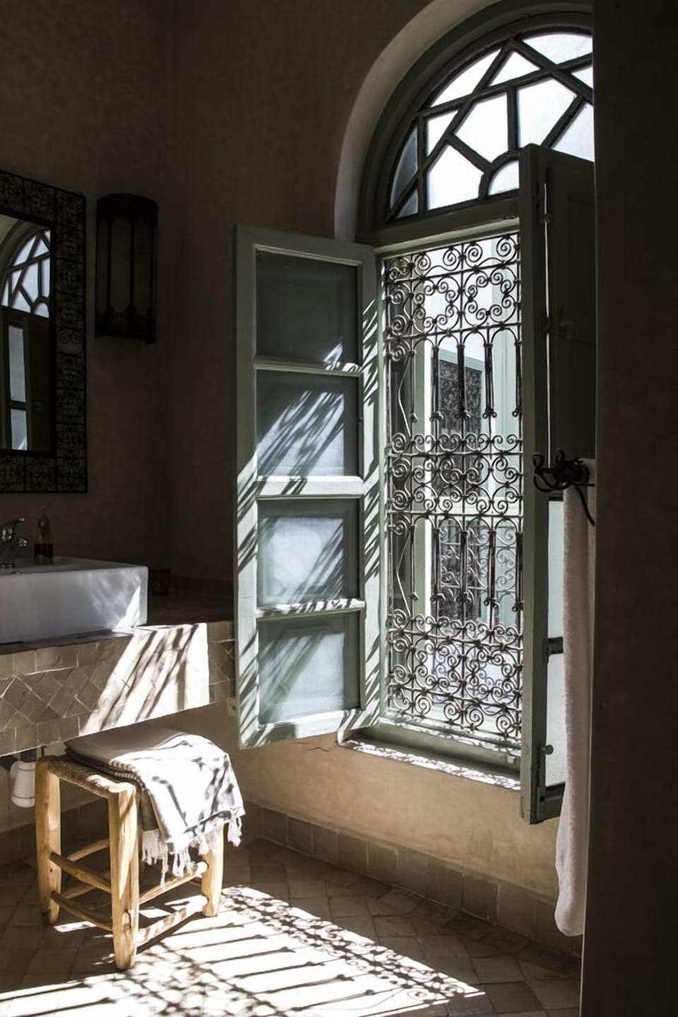 Signature Room | Bathroom | Hair dryer, bathrobes, towels