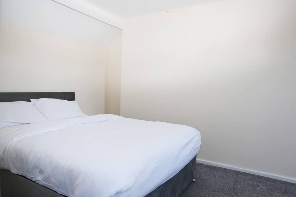 House | 5 bedrooms, iron/ironing board, free WiFi, bed sheets