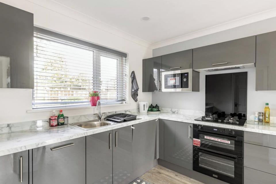 House | Private kitchen | Fridge, microwave, oven, stovetop