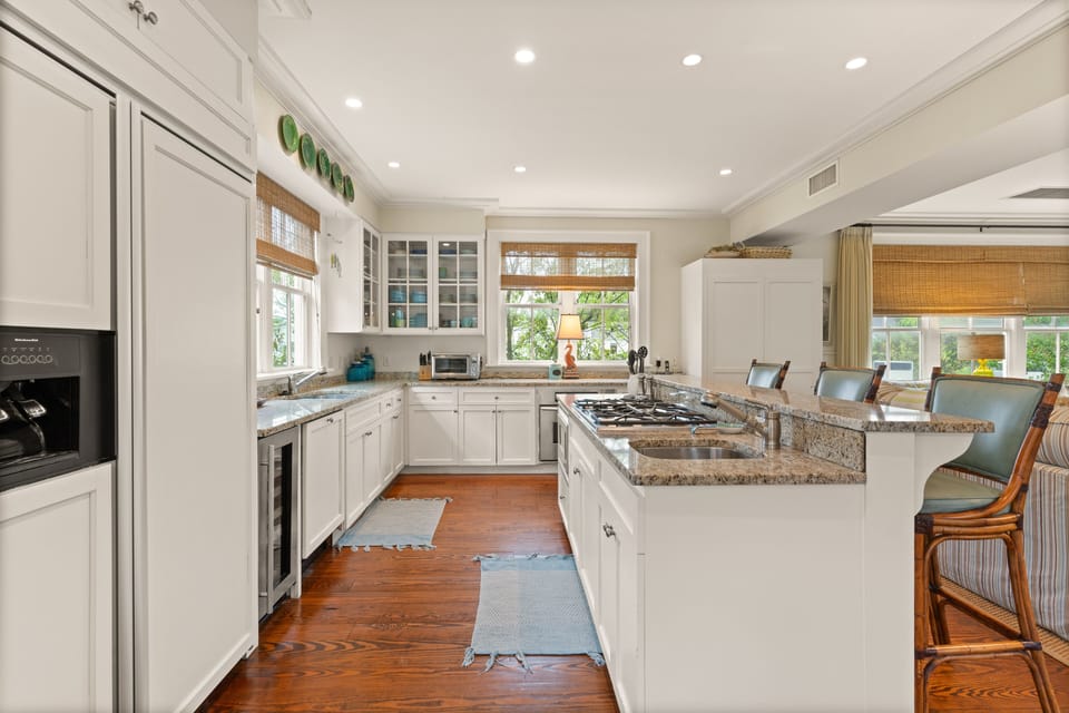 25 Sea Oats Kitchen, gas range, beverage frig