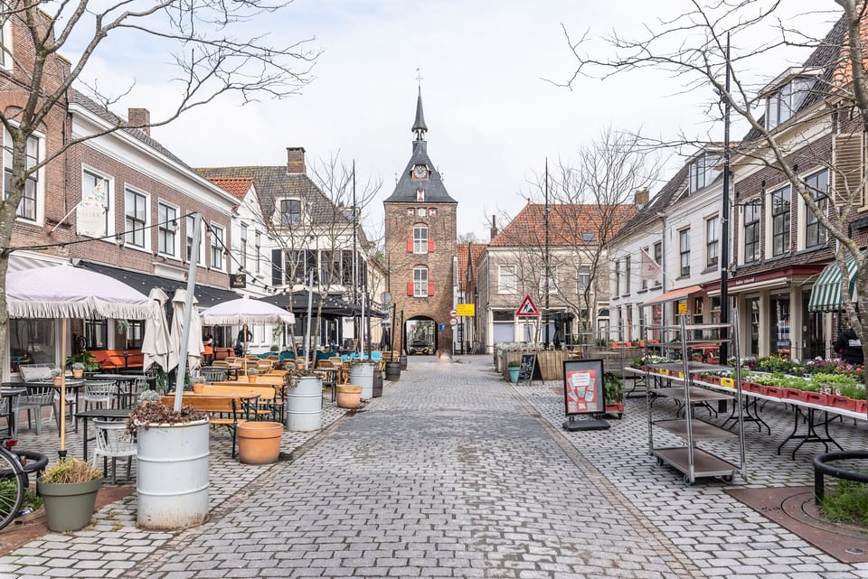 winkelstraat met de Lekpoort