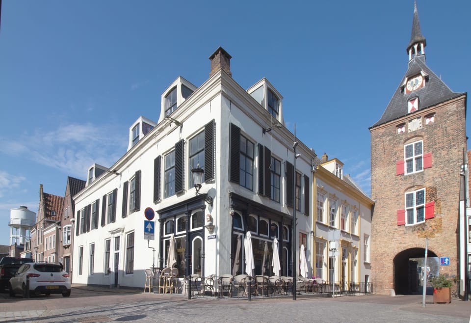 The listed building was built in 1550 and is situated next to the Lekpoort.