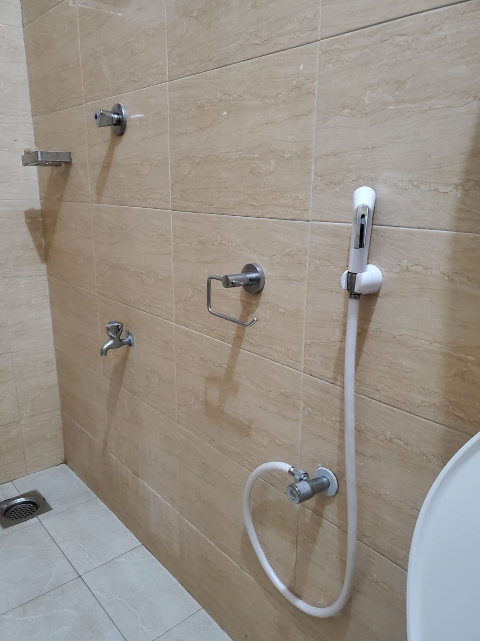 Standard Double Room | Bathroom | Slippers