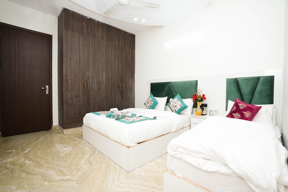 Suite | In-room safe, desk, free WiFi, bed sheets