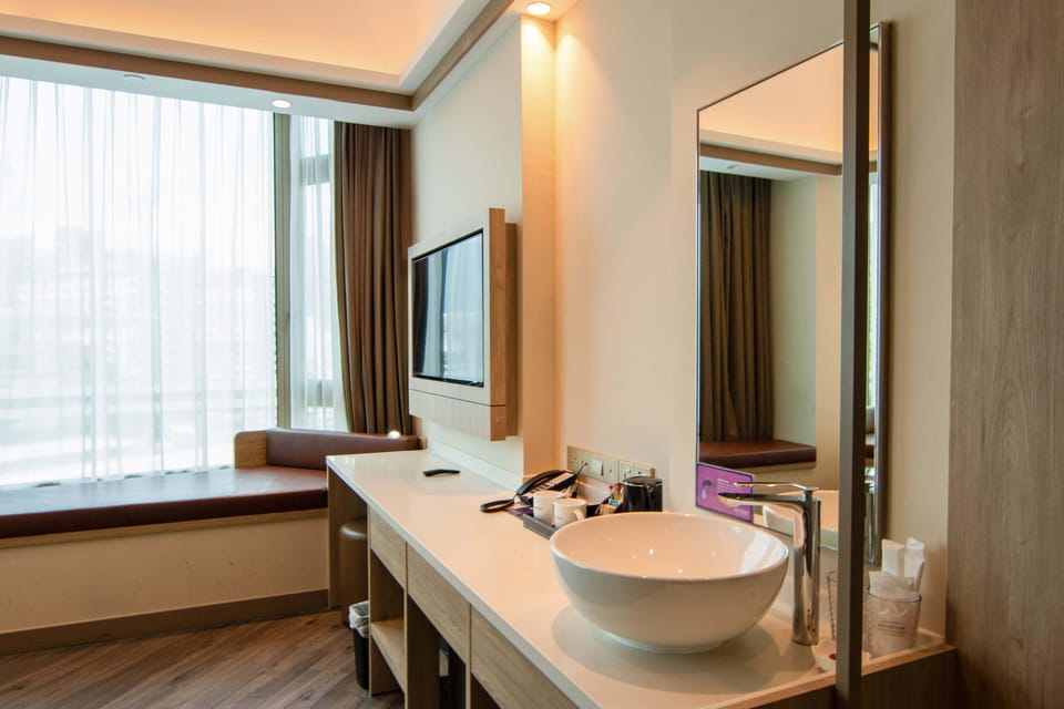 Deluxe Room | Iron/ironing board (on request), WiFi (free)