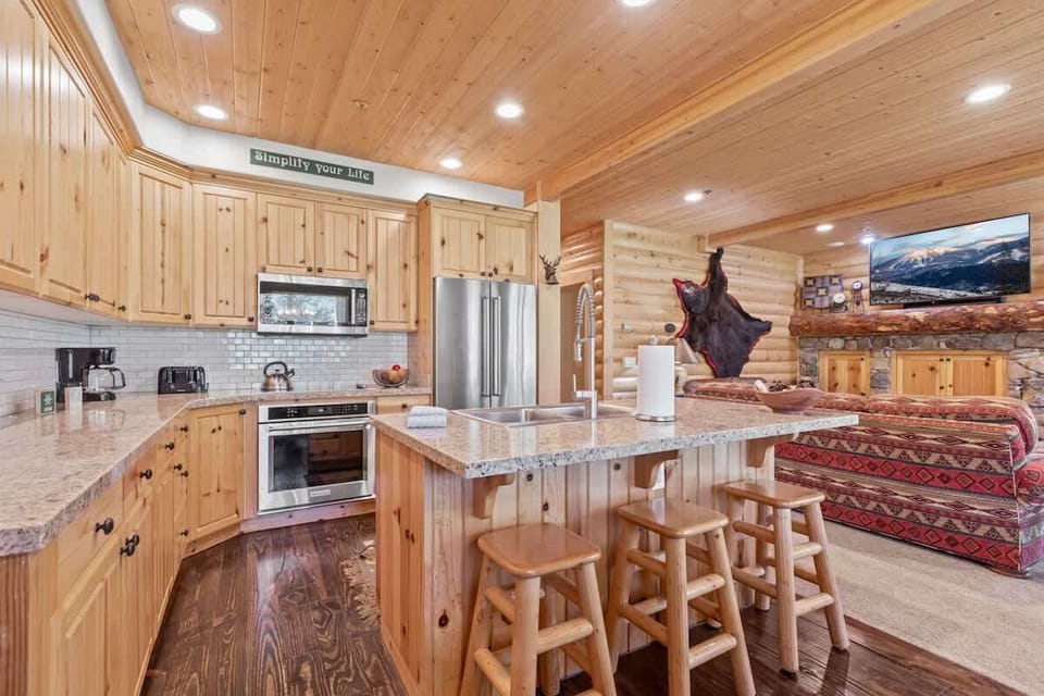 Lots of counter space in kitchen. 