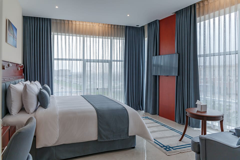 Deluxe Double Room | Hypo-allergenic bedding available, down comforters, in-room safe, desk