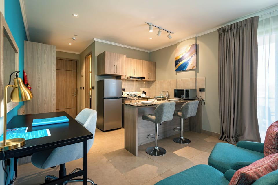 Suite room with Balcony | Private kitchenette | Full-size fridge, microwave, electric kettle, cookware/dishes/utensils