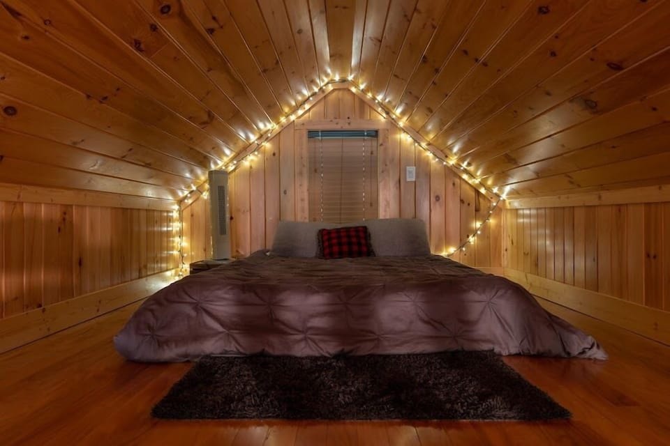 Loft - Queen Size Bed 