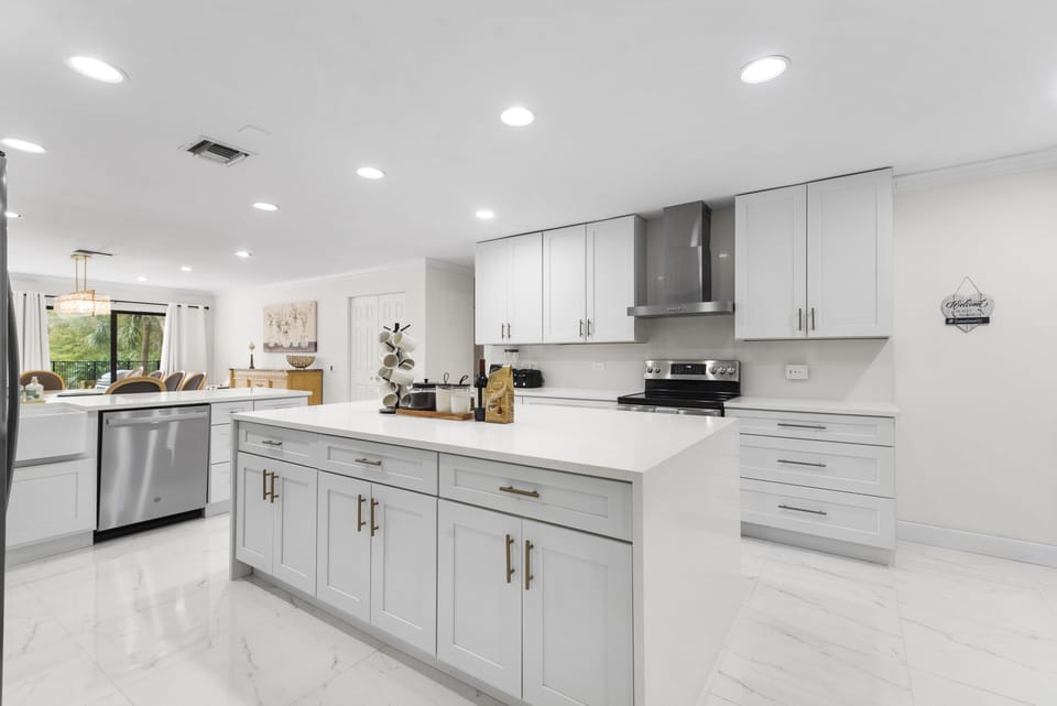 Large kitchen island and peninsula with stools.