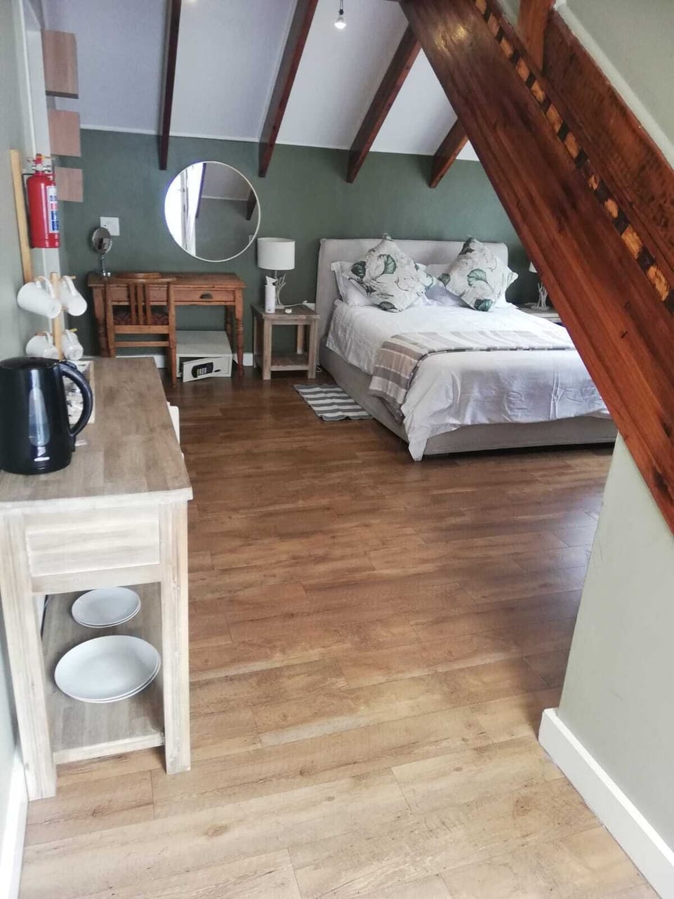 Basic Loft | 1 bedroom, in-room safe, individually decorated, individually furnished