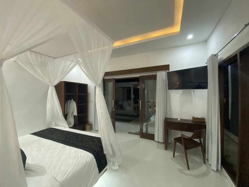 Deluxe Double Room | Desk, free cribs/infant beds, rollaway beds, free WiFi