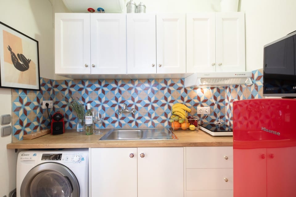 City Apartment | Private kitchen | Fridge, oven, stovetop, electric kettle