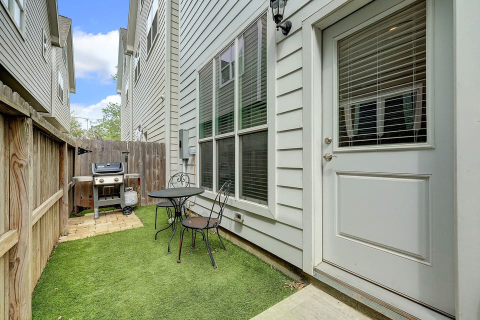 Burgers or hotdogs? Easy dinner -and cleanup are possible with our propane grill