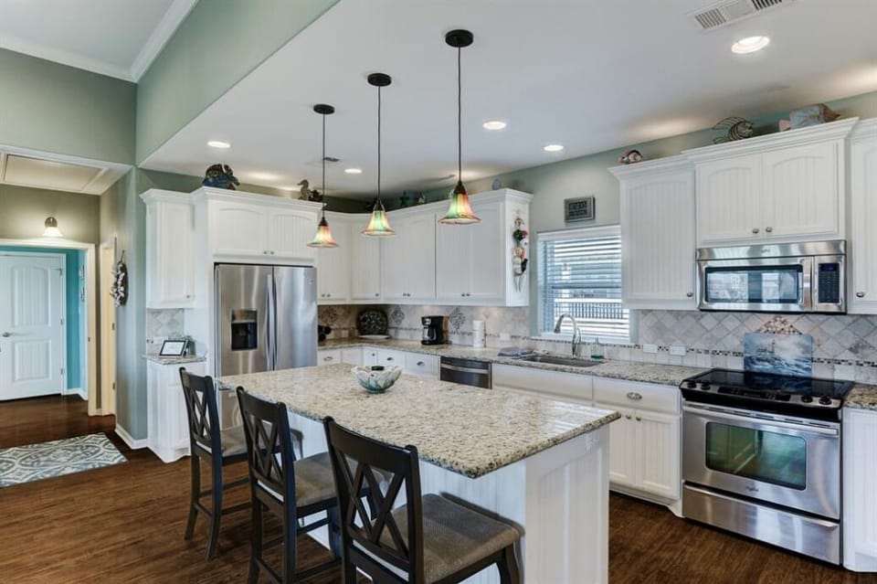 Huge kitchen with Island. Perfect for a large group of people!