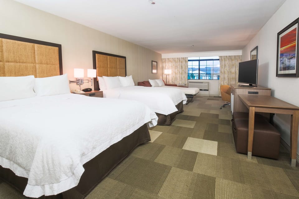 Hypo-allergenic bedding available, in-room safe, desk, laptop workspace