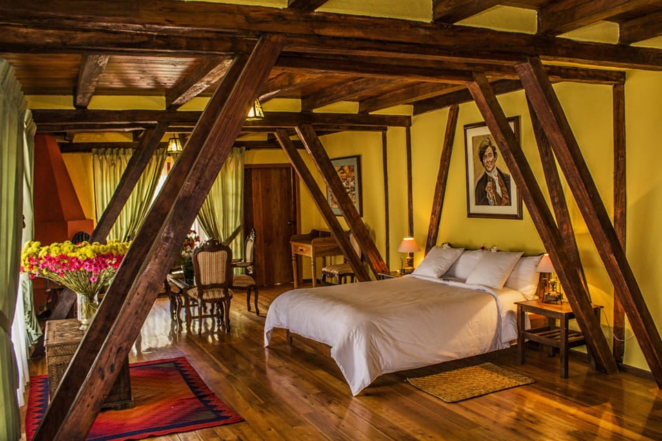 Luxury Suite | WiFi (free), bed sheets
