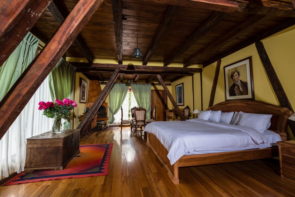 Luxury Suite | WiFi (free), bed sheets