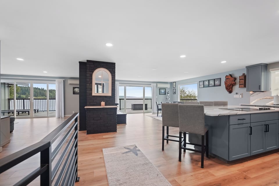Upper Living/kitchen/dining