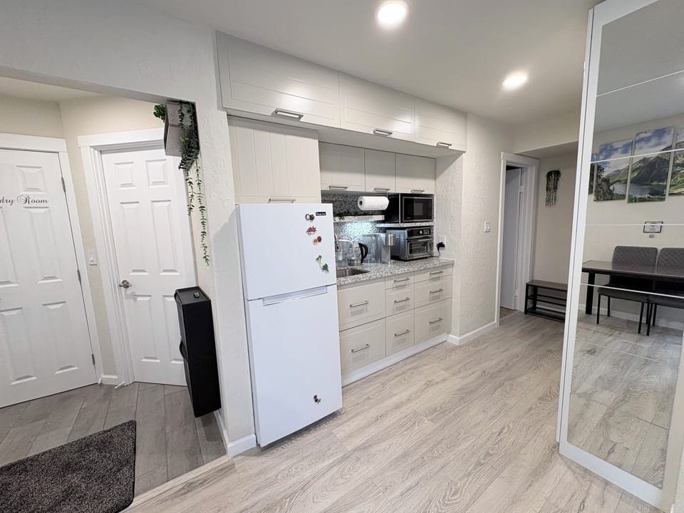 kitchenette 