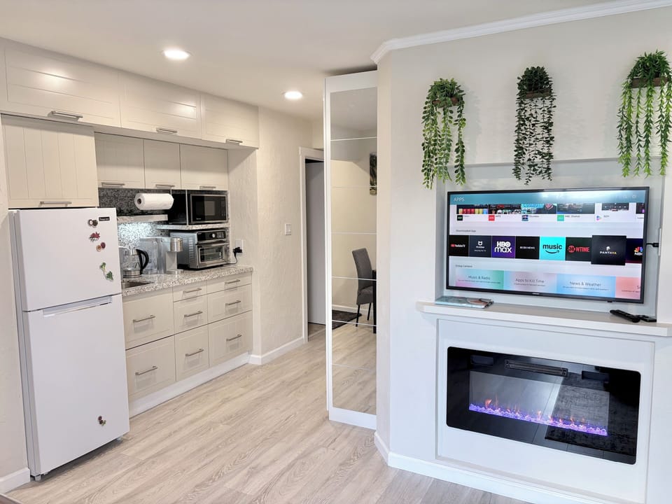 kitchenette:
smart tv,
electric fireplace