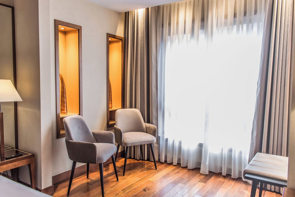 Premium bedding, minibar, in-room safe, desk