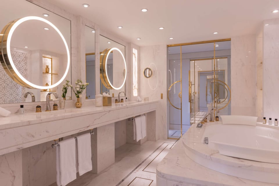 Apartment (Triomphe) | Premium bedding, minibar, in-room safe, desk
