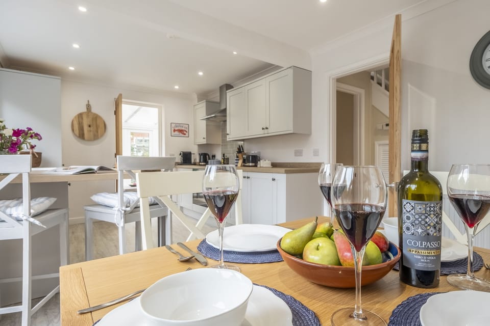 Ground floor: Dining for up to six people