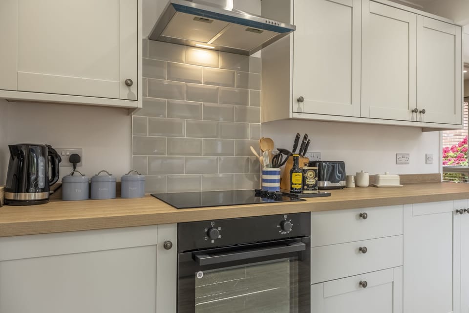 Ground floor: Electric oven and hob