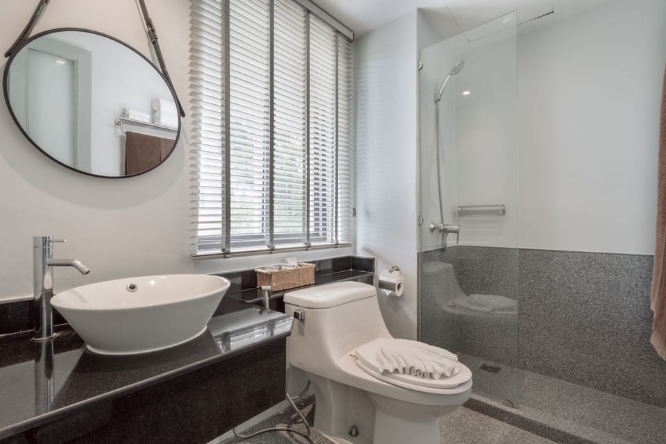 Studio - Twin/Double | Bathroom | Hair dryer, bathrobes, slippers, bidet