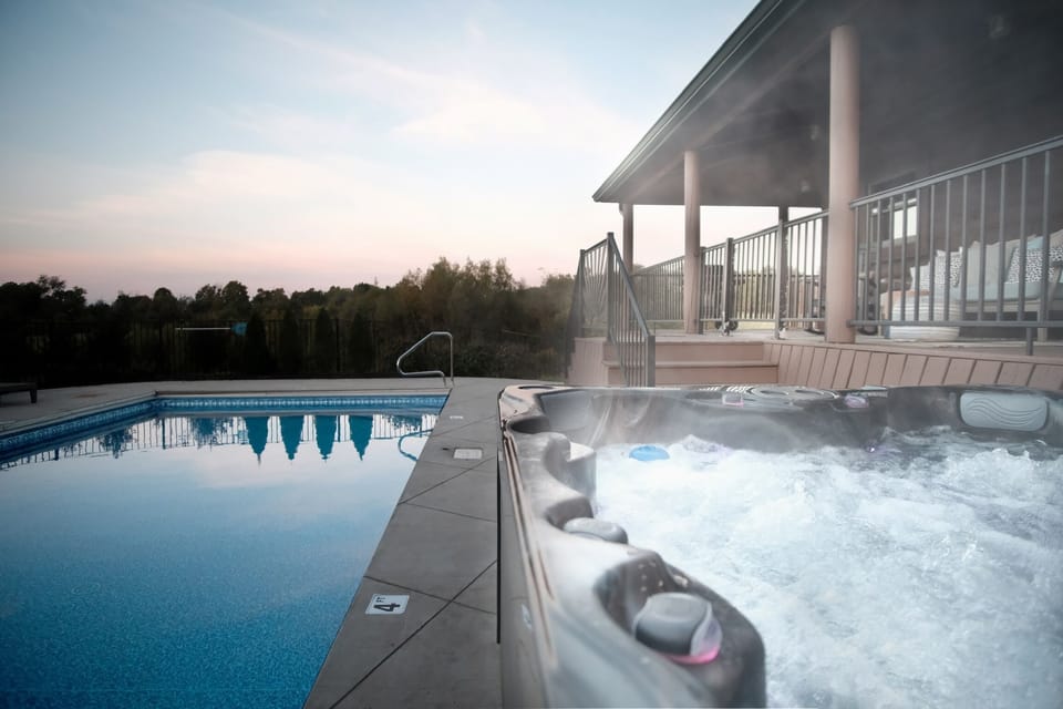 Private pool and hot tub at this large group cabin near Bardstown distilleries
