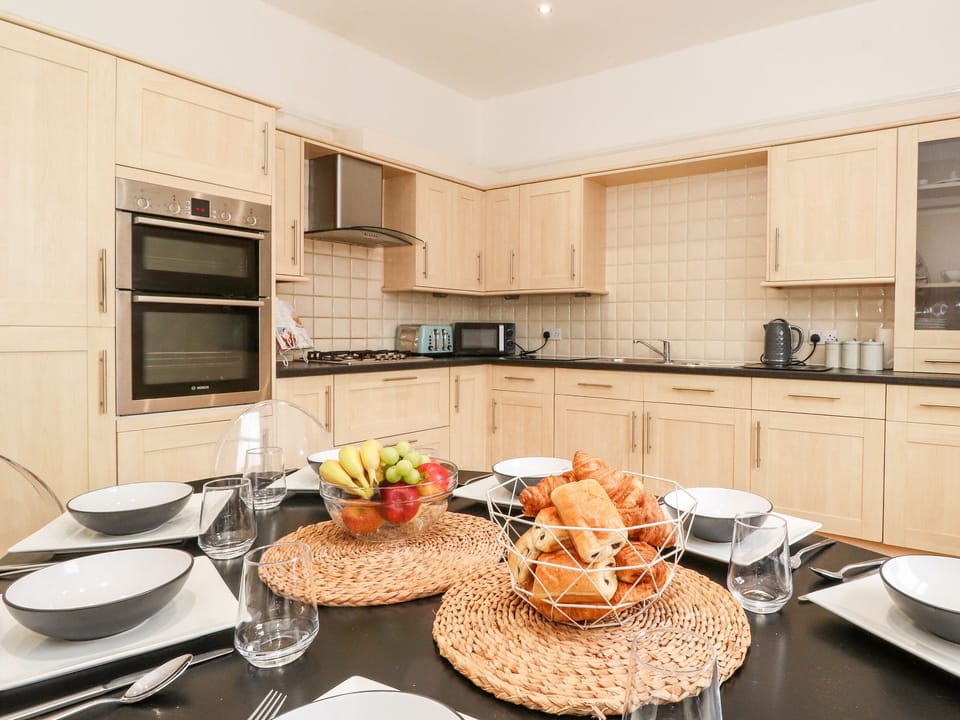 Cottage | Private kitchen | Fridge, dishwasher, electric kettle, toaster
